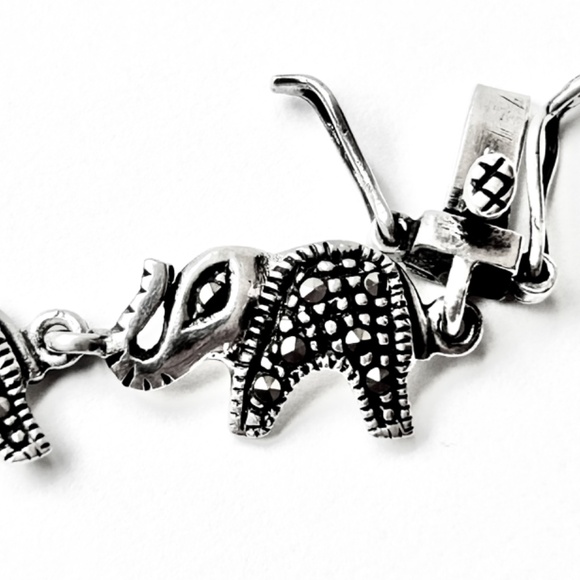 Vintage .925 Sterling Silver 'Lucky' Elephant Bracelet - Picture 3 of 6